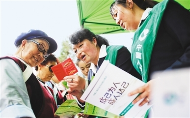 在服務(wù)經(jīng)濟(jì)社會(huì)發(fā)展大局中找準(zhǔn)定位 中國(guó)人壽重振再出發(fā)的社會(huì)經(jīng)濟(jì)咨詢(xún)服務(wù)